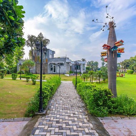 Stayvista At Wandering Vines Indoor Pool 4Bhk Luxury Villa In Delhi Sohna Luaran gambar