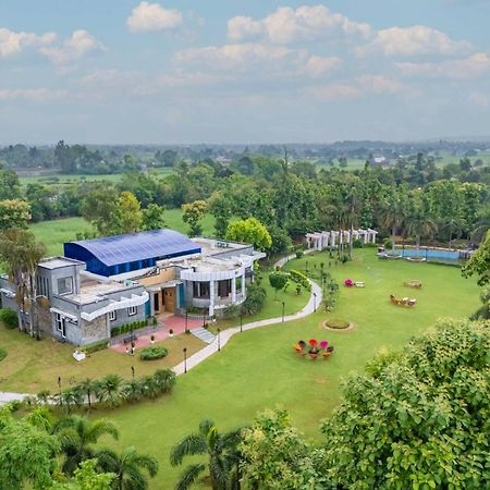 Stayvista At Wandering Vines Indoor Pool 4Bhk Luxury Villa In Delhi Sohna Luaran gambar