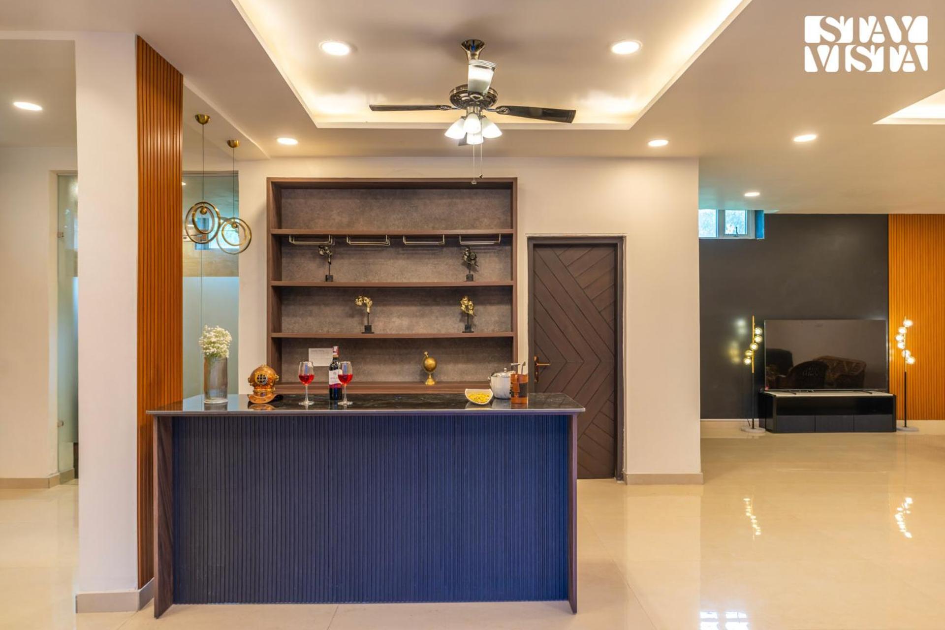 Stayvista At Wandering Vines Indoor Pool 4Bhk Luxury Villa In Delhi Sohna Luaran gambar