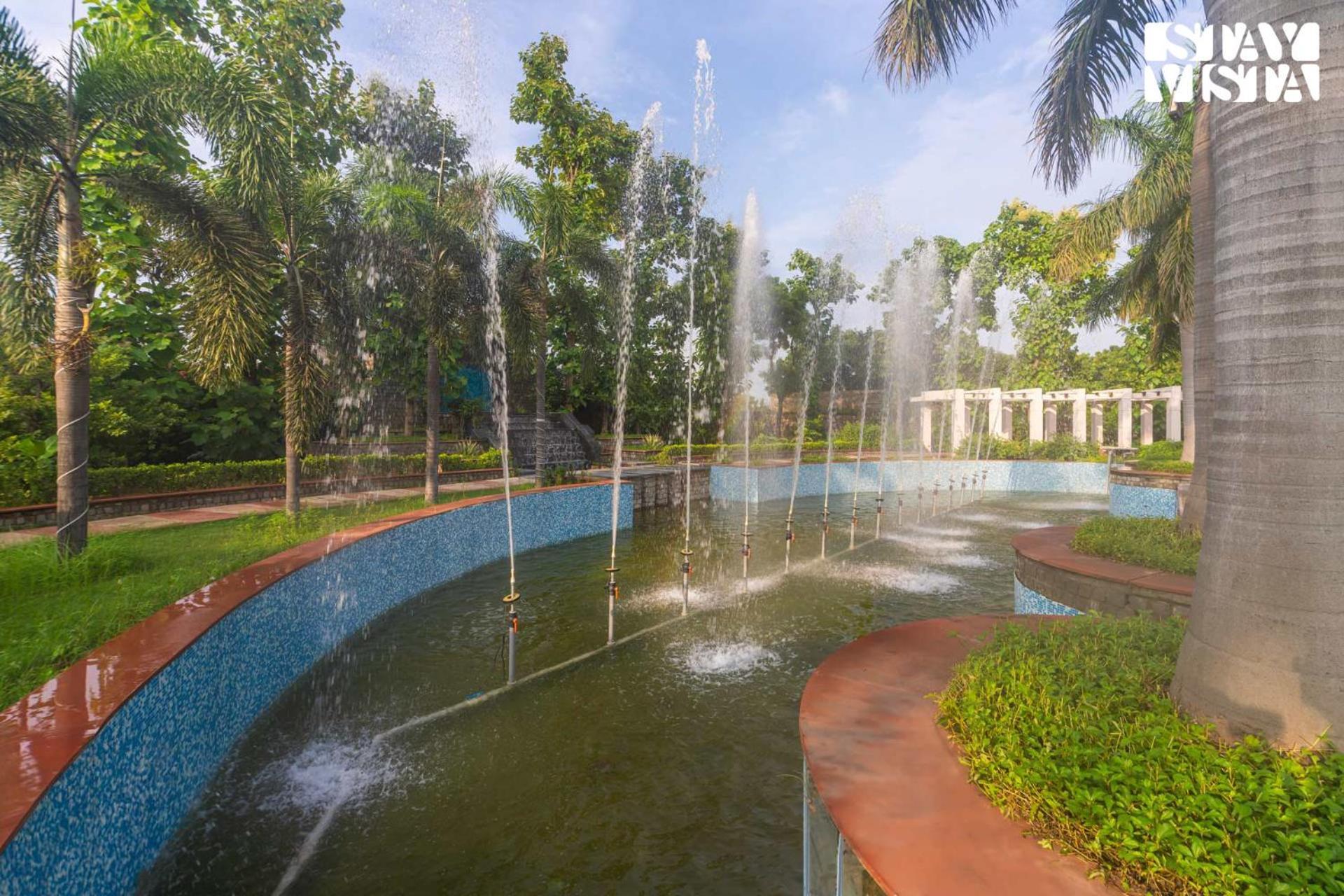 Stayvista At Wandering Vines Indoor Pool 4Bhk Luxury Villa In Delhi Sohna Luaran gambar