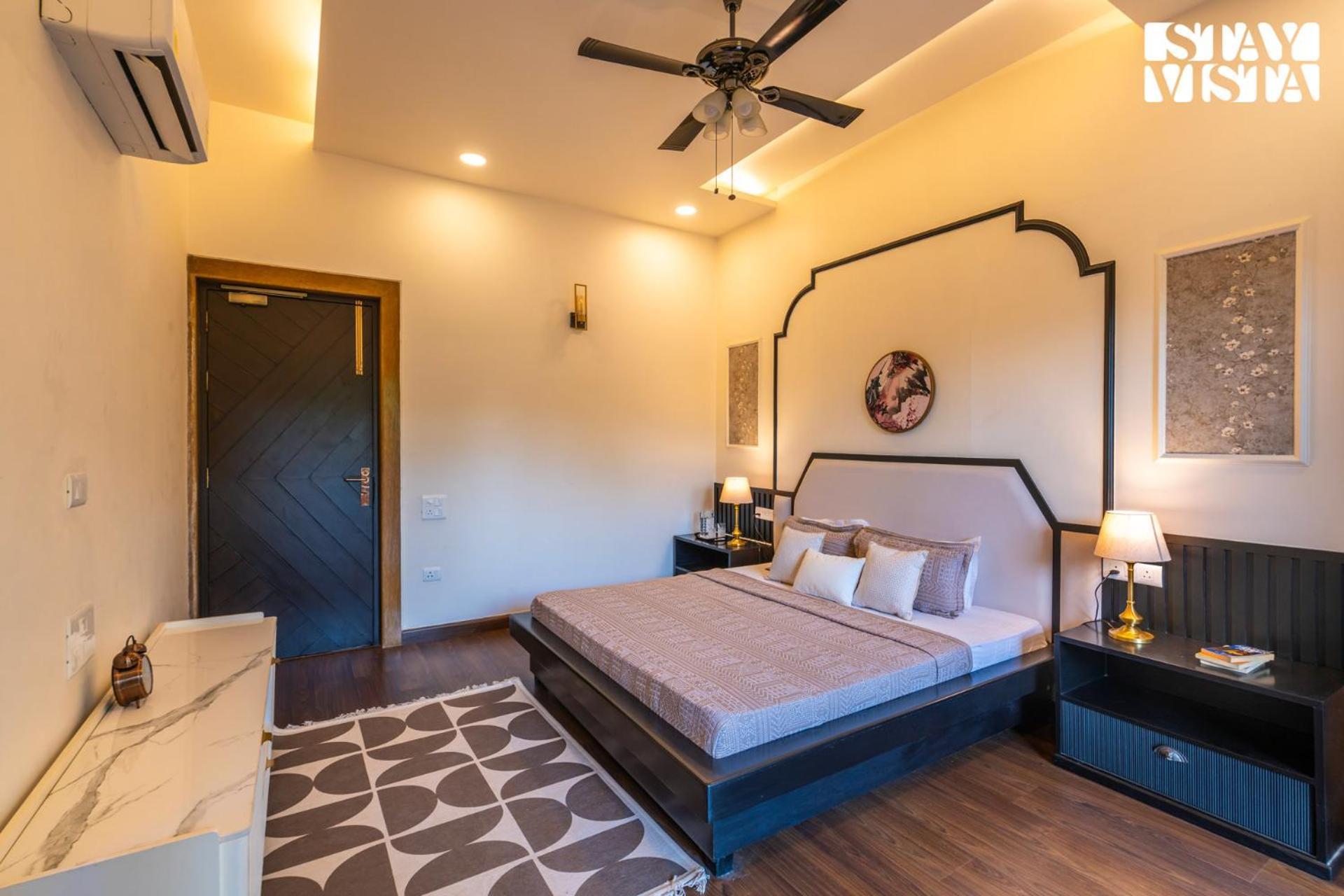 Stayvista At Wandering Vines Indoor Pool 4Bhk Luxury Villa In Delhi Sohna Luaran gambar