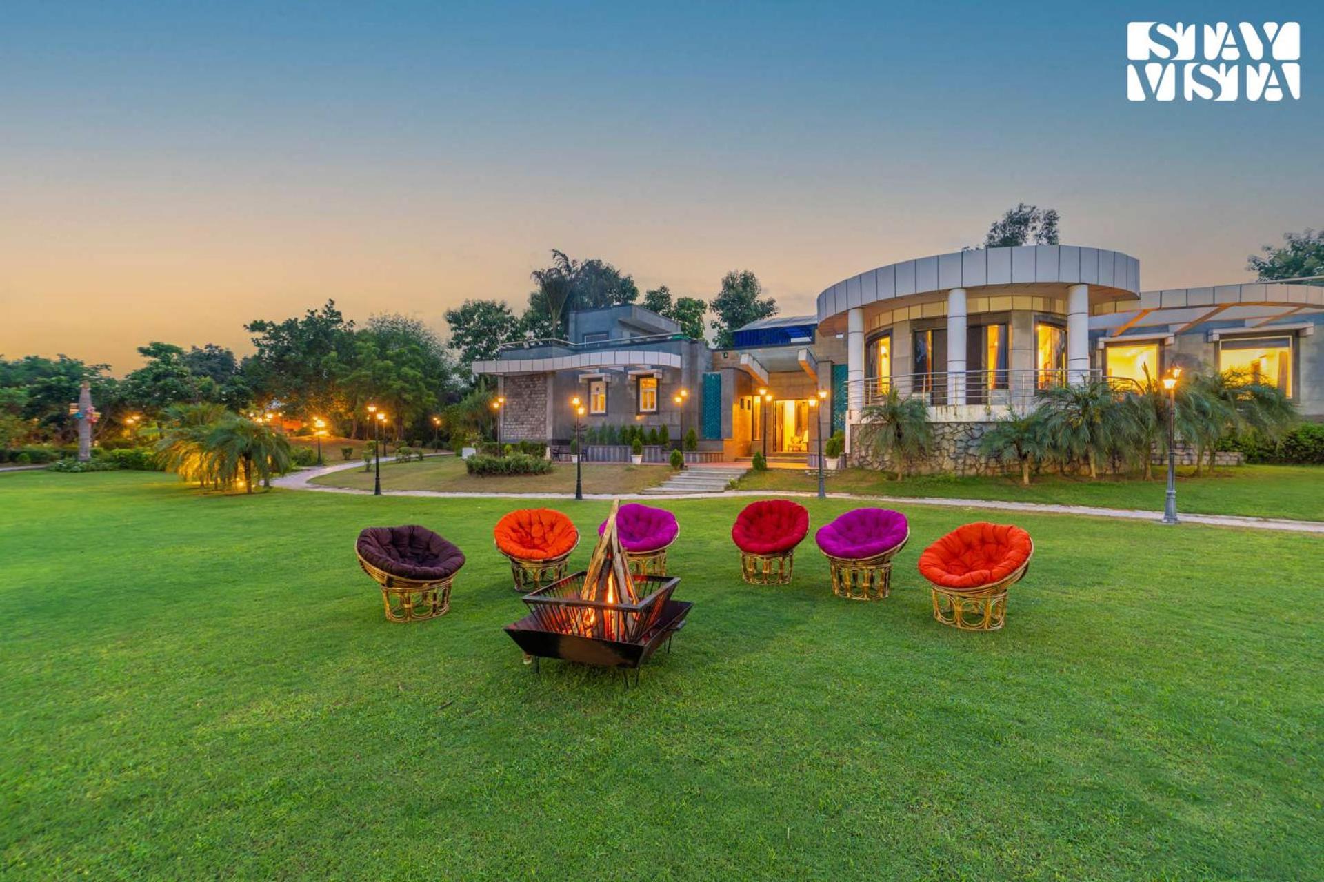 Stayvista At Wandering Vines Indoor Pool 4Bhk Luxury Villa In Delhi Sohna Luaran gambar