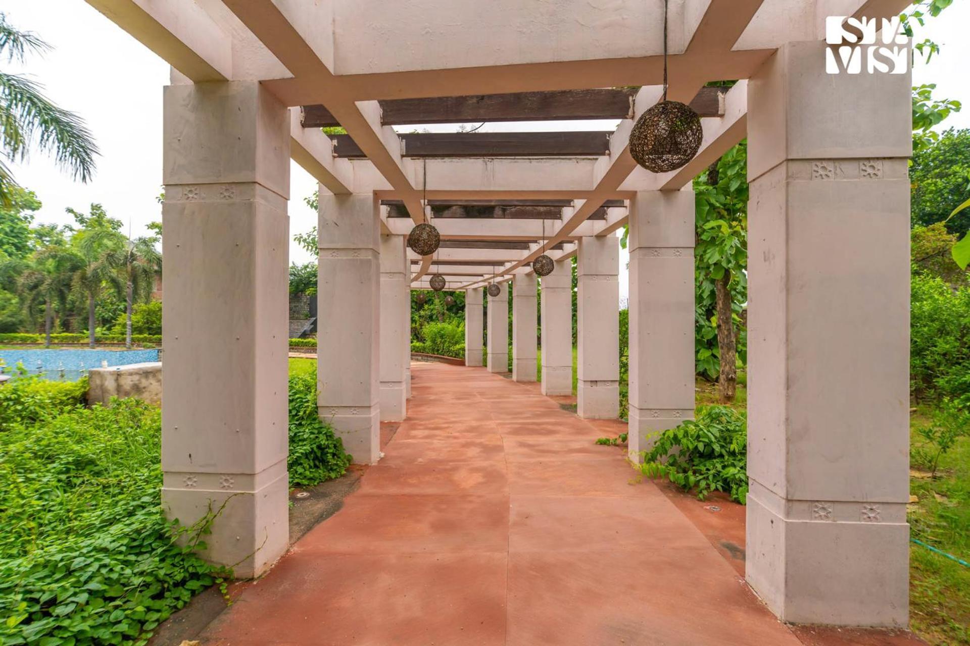 Stayvista At Wandering Vines Indoor Pool 4Bhk Luxury Villa In Delhi Sohna Luaran gambar