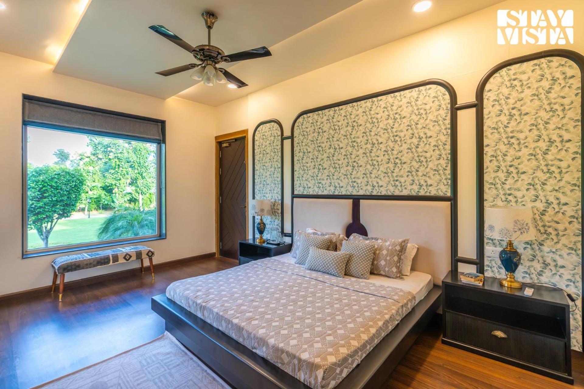 Stayvista At Wandering Vines Indoor Pool 4Bhk Luxury Villa In Delhi Sohna Luaran gambar