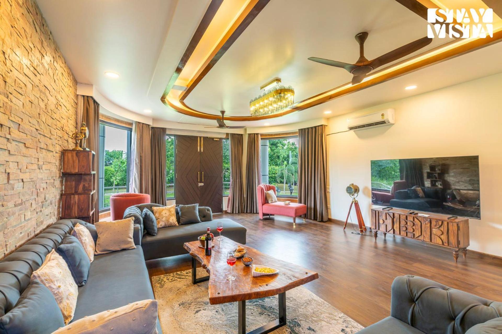 Stayvista At Wandering Vines Indoor Pool 4Bhk Luxury Villa In Delhi Sohna Luaran gambar