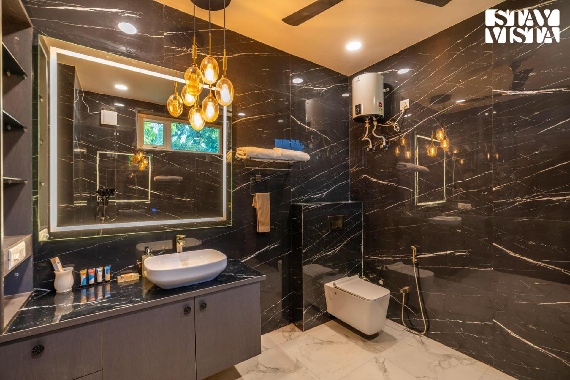 Stayvista At Wandering Vines Indoor Pool 4Bhk Luxury Villa In Delhi Sohna Luaran gambar