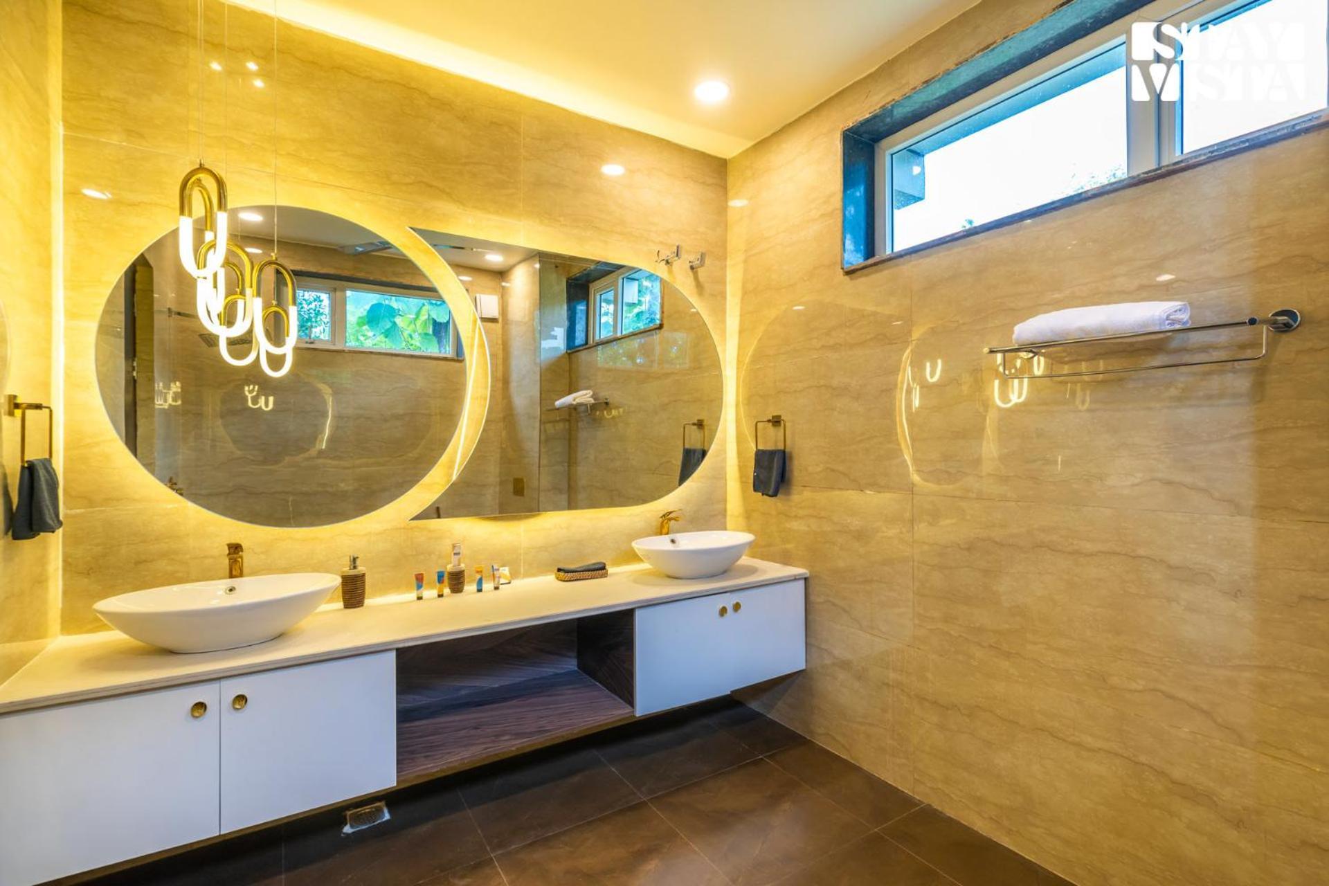 Stayvista At Wandering Vines Indoor Pool 4Bhk Luxury Villa In Delhi Sohna Luaran gambar
