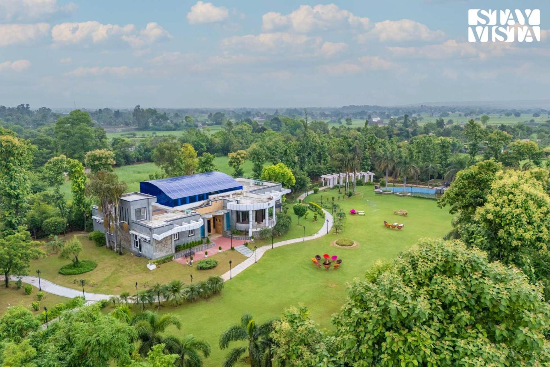 Stayvista At Wandering Vines Indoor Pool 4Bhk Luxury Villa In Delhi Sohna Luaran gambar