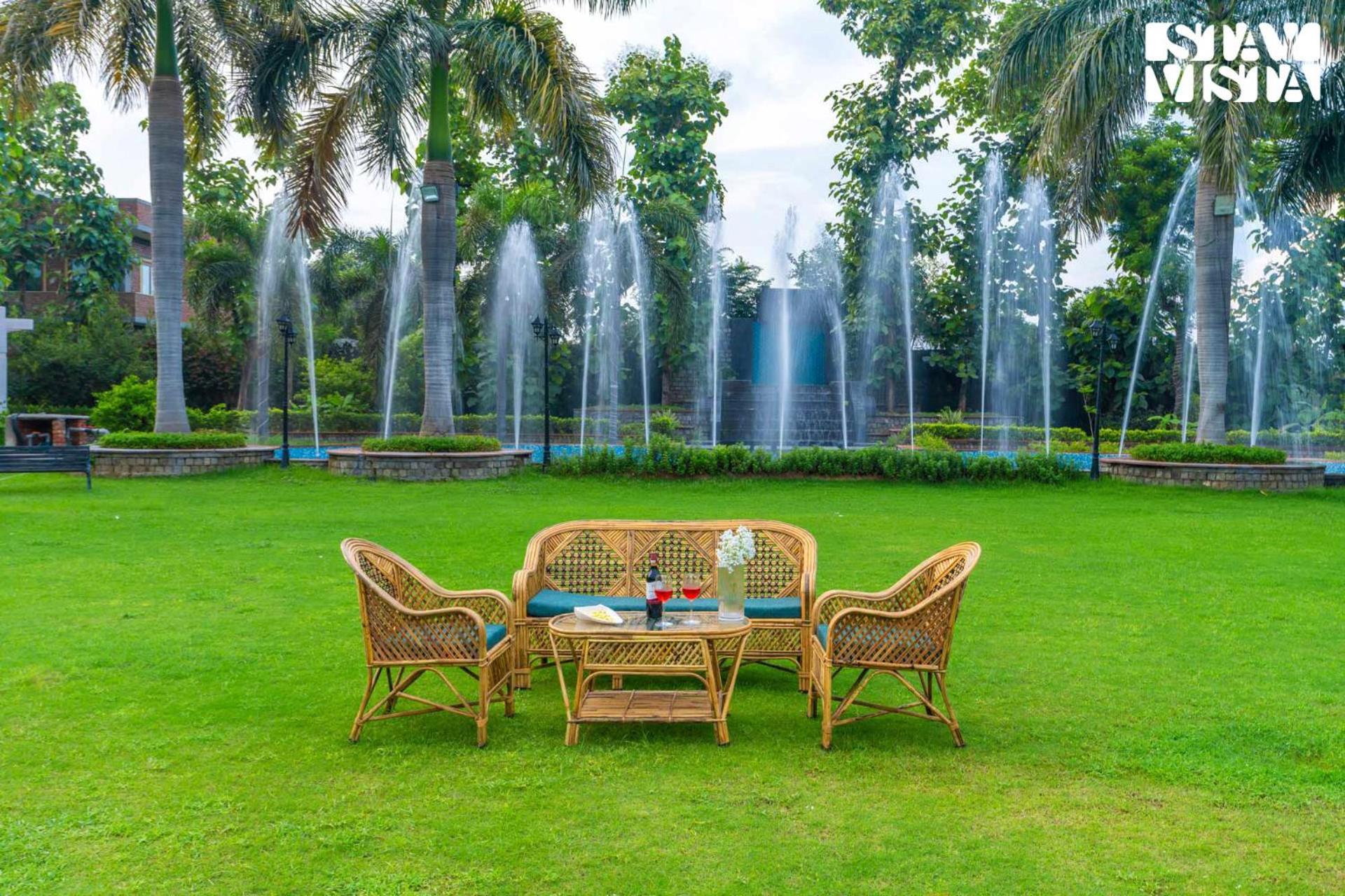Stayvista At Wandering Vines Indoor Pool 4Bhk Luxury Villa In Delhi Sohna Luaran gambar