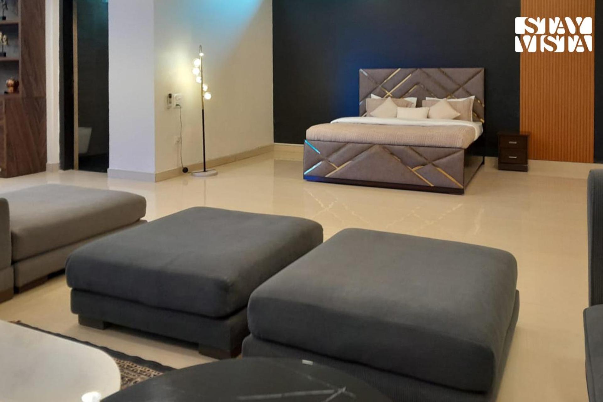 Stayvista At Wandering Vines Indoor Pool 4Bhk Luxury Villa In Delhi Sohna Luaran gambar
