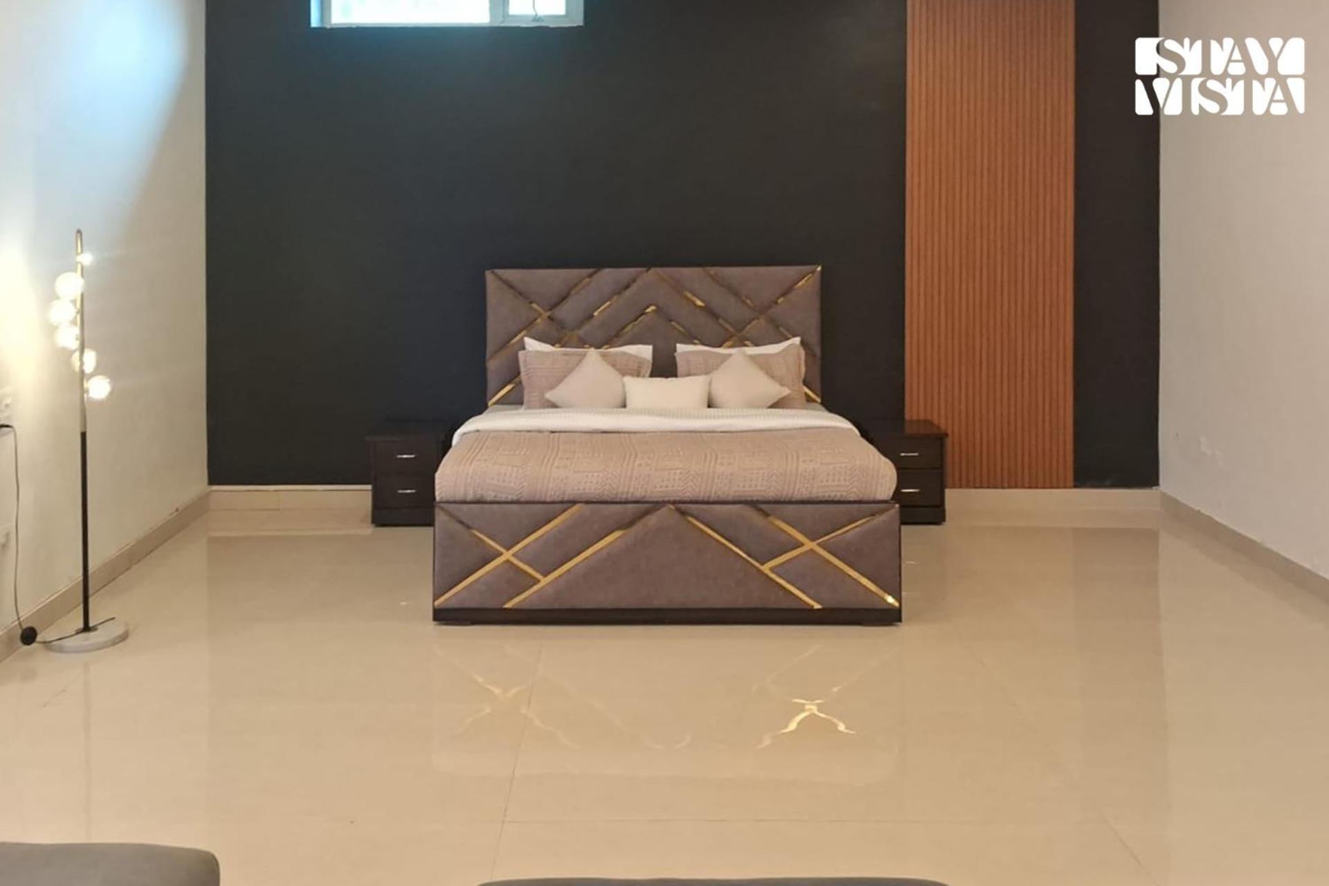 Stayvista At Wandering Vines Indoor Pool 4Bhk Luxury Villa In Delhi Sohna Luaran gambar