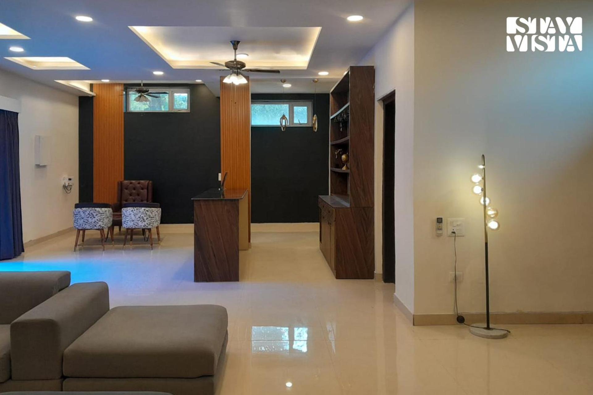 Stayvista At Wandering Vines Indoor Pool 4Bhk Luxury Villa In Delhi Sohna Luaran gambar